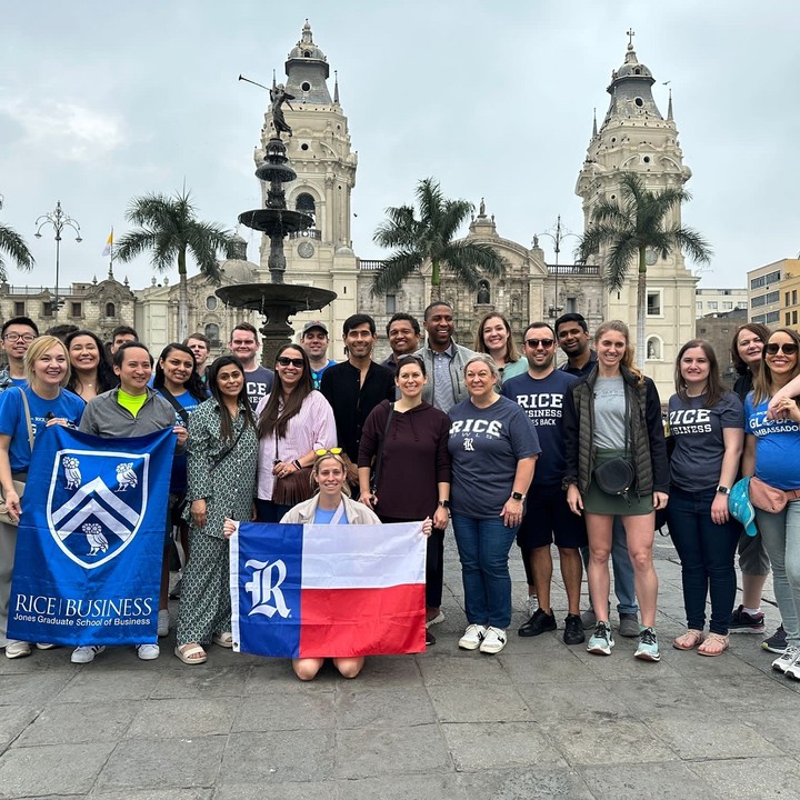 Jerrica Givens and other Rice MBA students in Lima, Peru